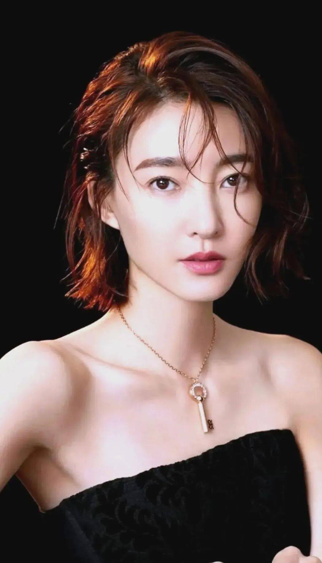 原创            王丽坤十大经典角色！聂慎儿苏妲己贼妖艳，罗茜陆保珍哭崩全网