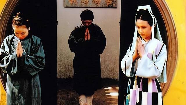 原创            妙玉为什么要扔成窑茶杯？与刘姥姥无关，真正让她迁怒的另有其人