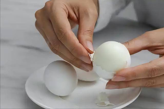 调查发现：高血脂患者若每天吃水煮蛋，不出半年，或会有5个改善