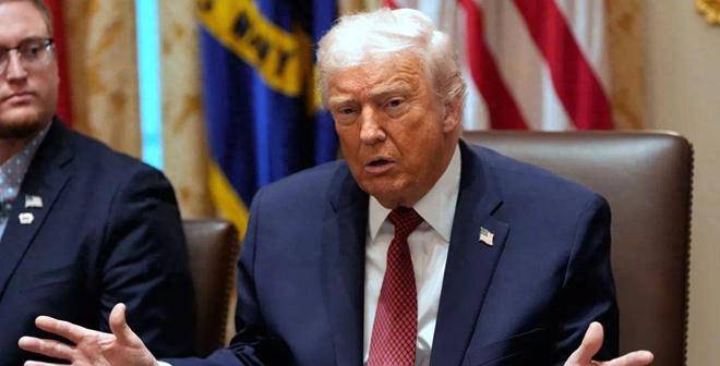 采访突然中断，特朗普半路退出；美军舰闯入台海，解放军反制来了