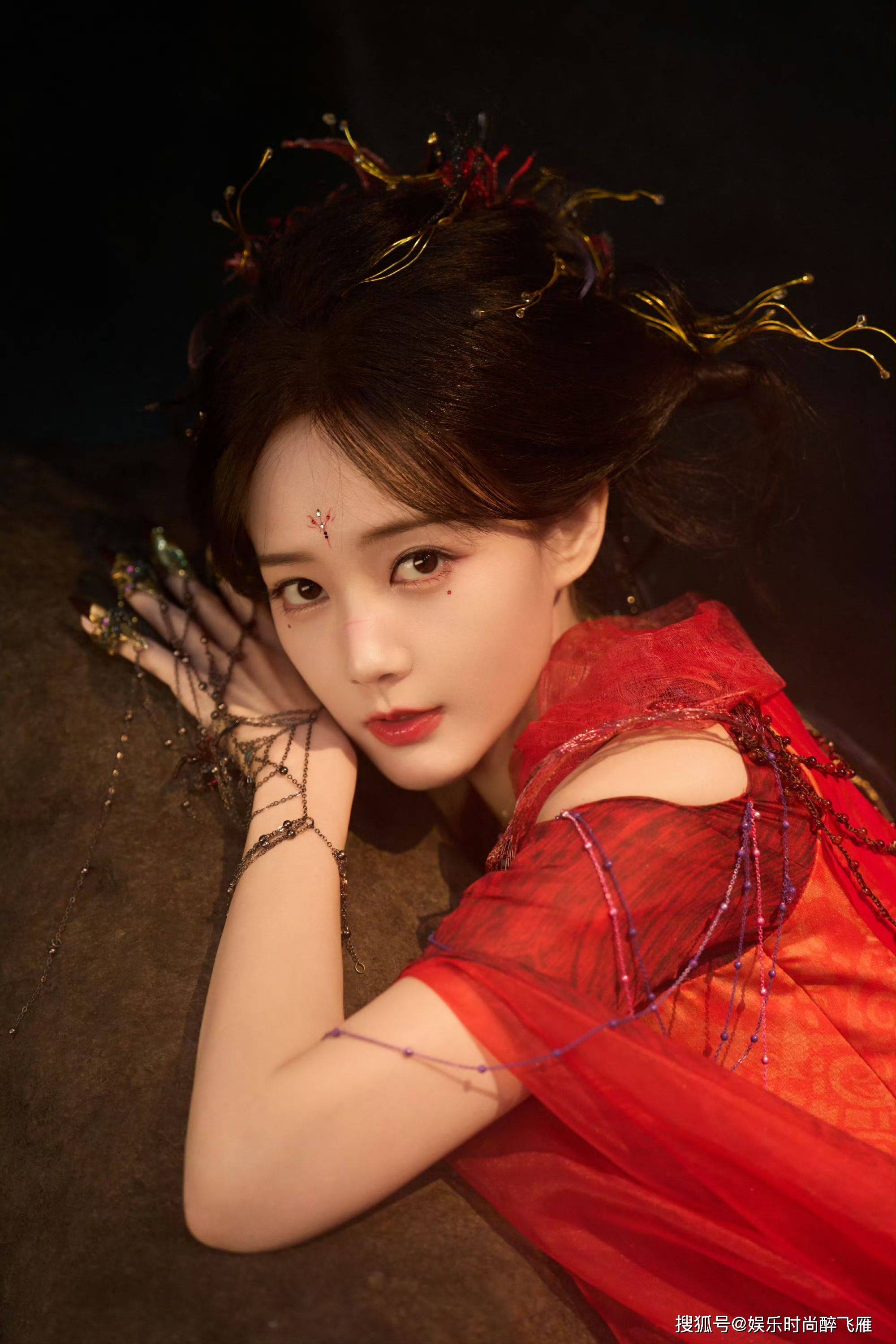 明星李一桐的温柔写真，小姐姐太惊艳了！