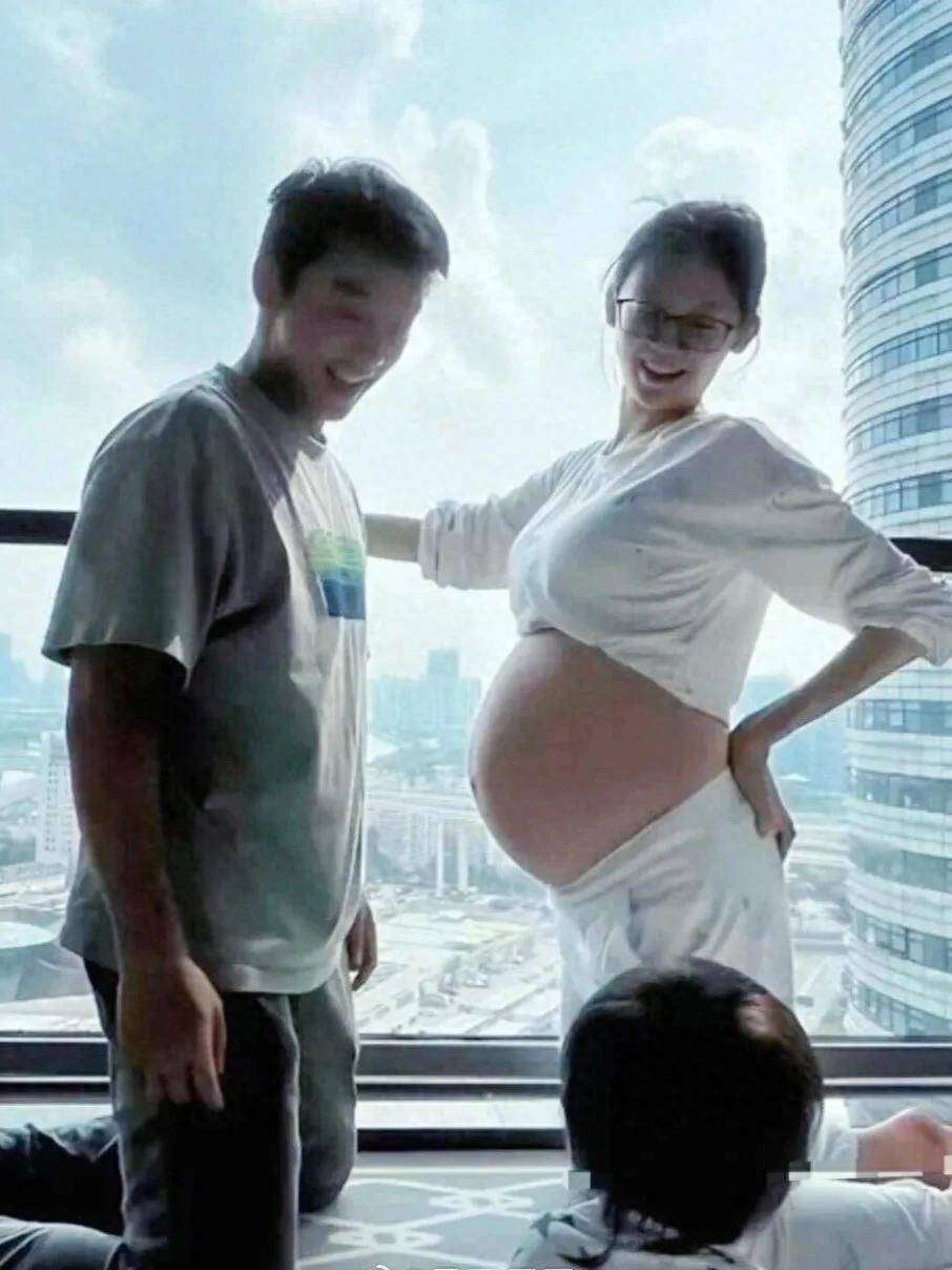 原创            郑恺苗苗3年拼3胎，张纪中74岁带婴儿，普通人能学吗？