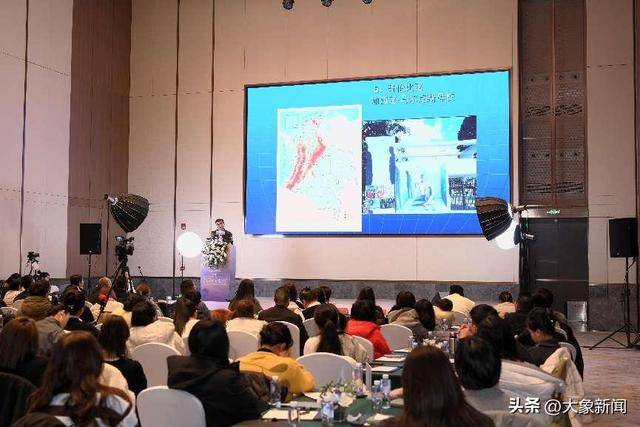 赏目第五届“数学与艺术论坛”成功举办 共探“结构”与“感知”的世界之道