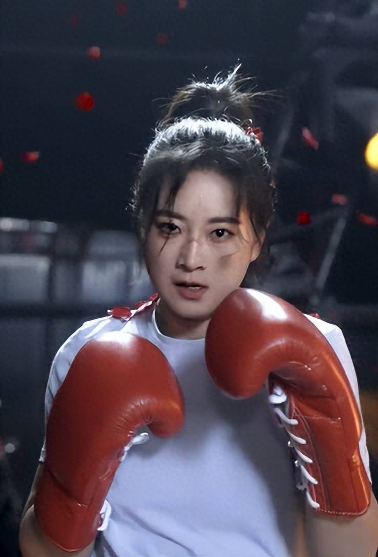 摊牌了！43岁贾玲退出春晚、解散公司，曾经的风光已然不再