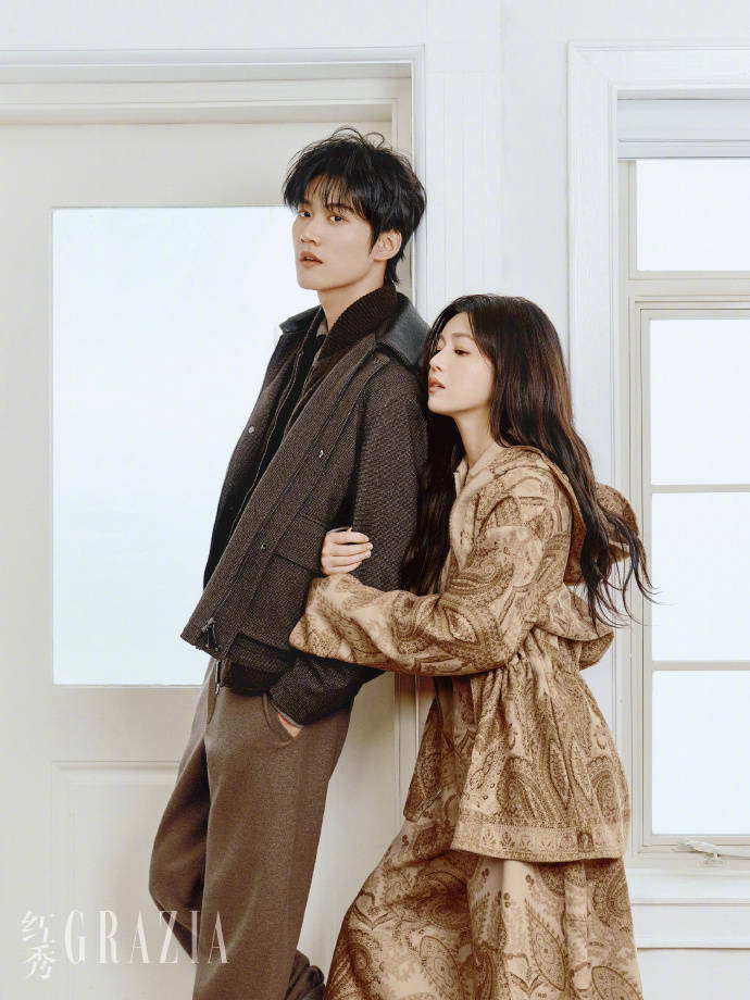 超甜售后！陈妍希周柯宇双人杂志封面曝光