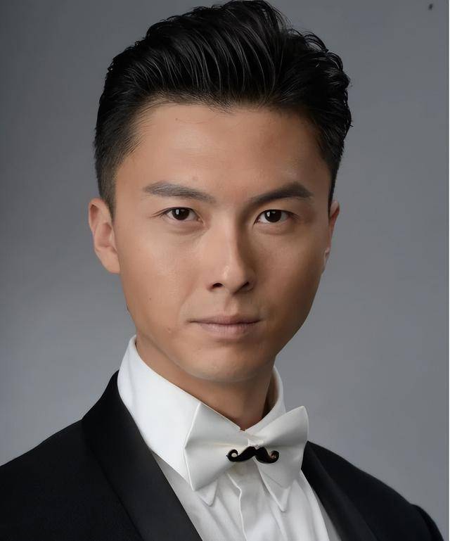 TVB知名视帝新造型再度受质疑，吓坏网民，被指很恐怖