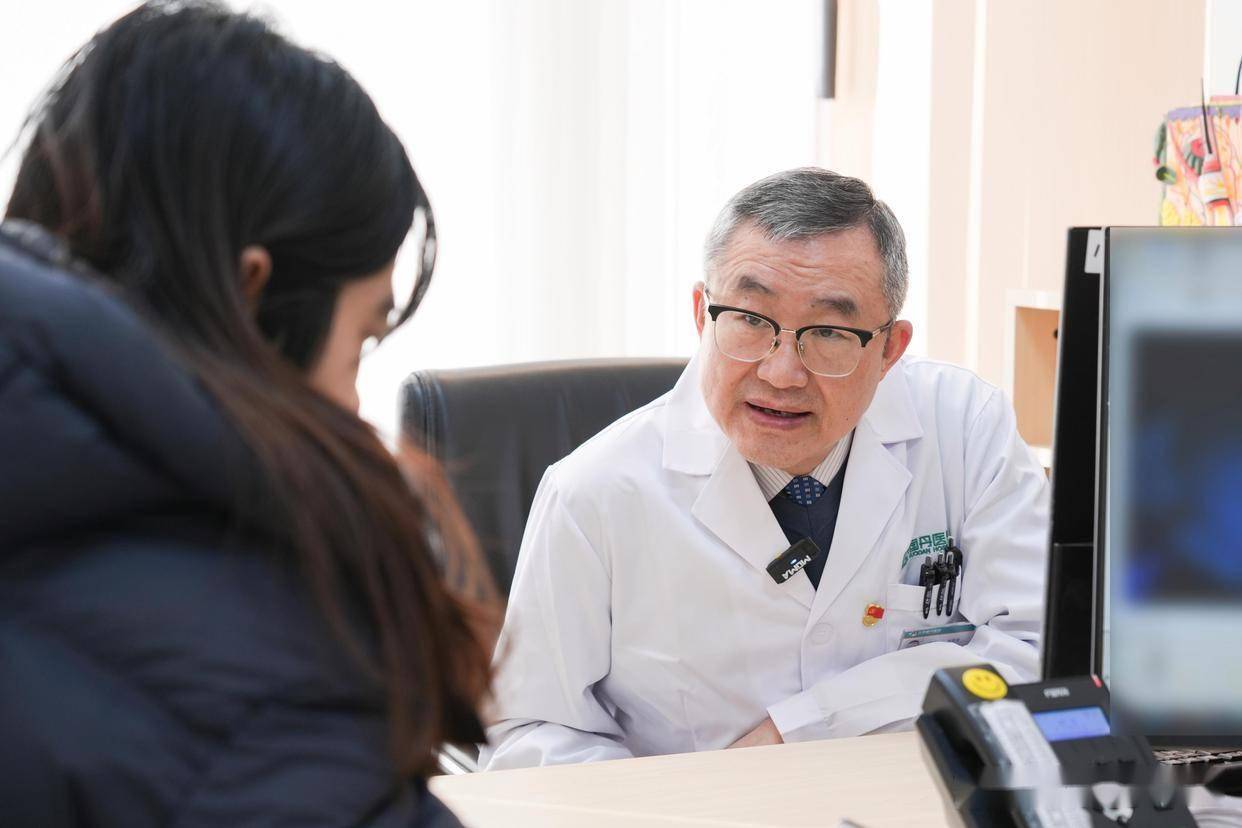 白癜风医生刘军连：白癜风光疗效果差？掌握3招效率翻倍