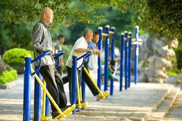 “经常运动”不正确？医生坦言：老人61岁后，尽量保持5锻炼习惯
