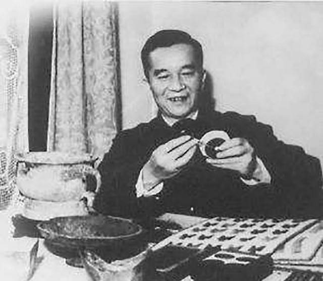 民国时他身怀巨款，不买房却爱收藏古币？最终全部捐给国家！