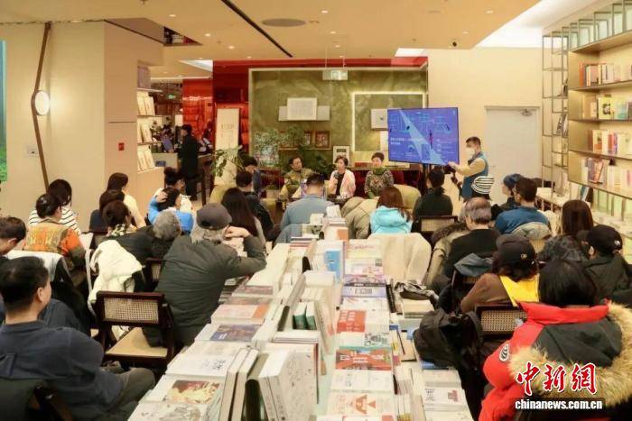 深度书写非洲 张翎《赤道风语——东非漫行散记》新书发布