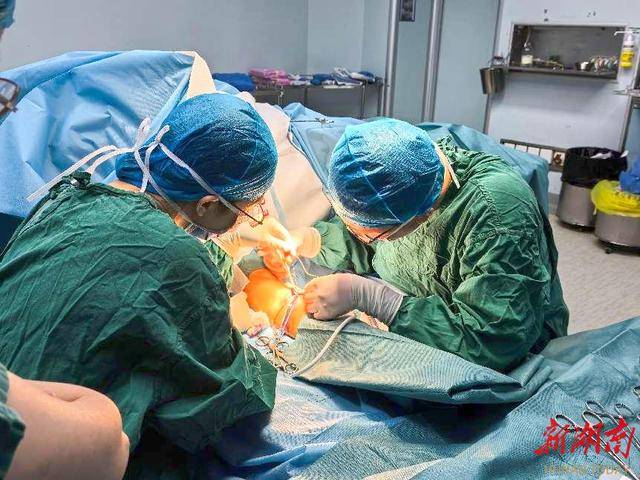 医院首例！一场手术打通反复堵塞的透析“生命线”
