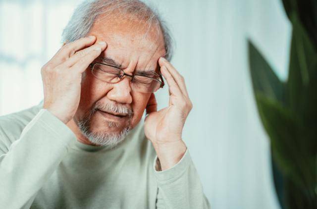 医生发现：早期脑梗不是头晕，而是频繁出现这5个异常，要警惕