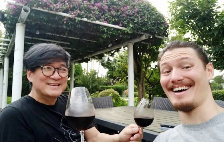 原创            64岁周华健半退休，儿子胡子拉碴衣品太成熟，女儿偏胖钟爱音乐