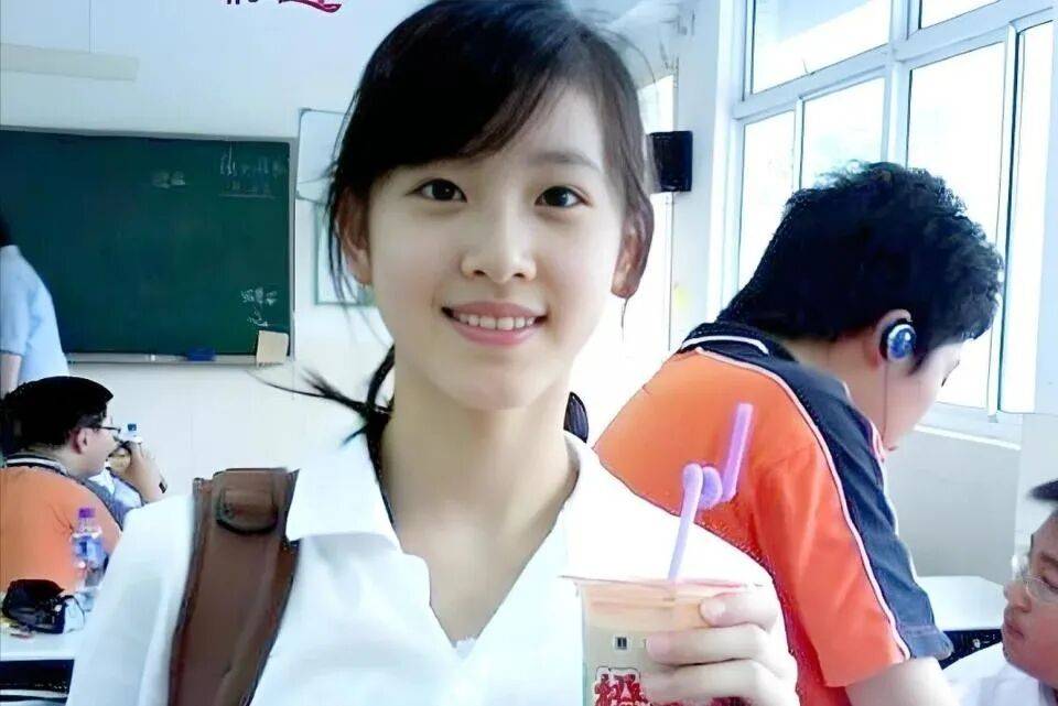 33岁的章泽天，重新“出道”