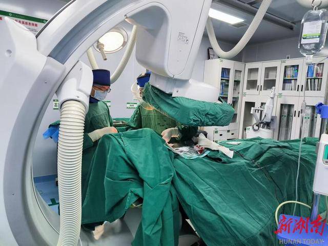 洞口县人民医院成功为94岁老人植入双腔心脏永久起搏器
