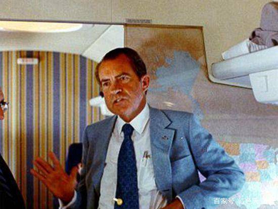 尼克松同毛主席告别，说我们可以改变世界，毛主席：我就不送你了