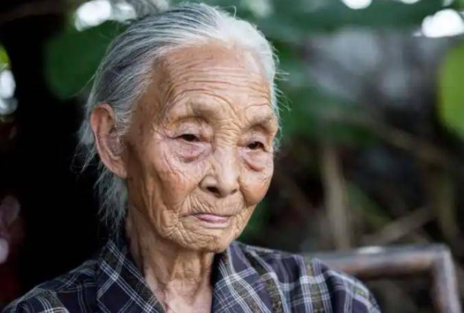 原创            老年人过瘦隐藏健康风险？呼吁：60岁以上老人，体重应维持在这个理想范围！