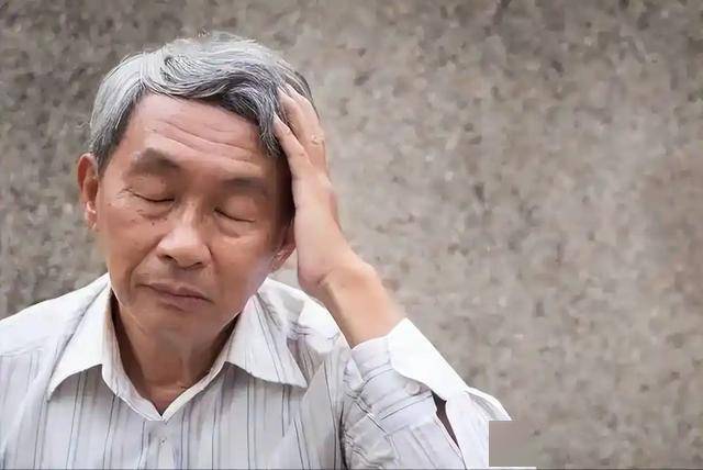脑梗和戴帽子有关？医生再三提醒：过了62岁后，这4件事要警惕