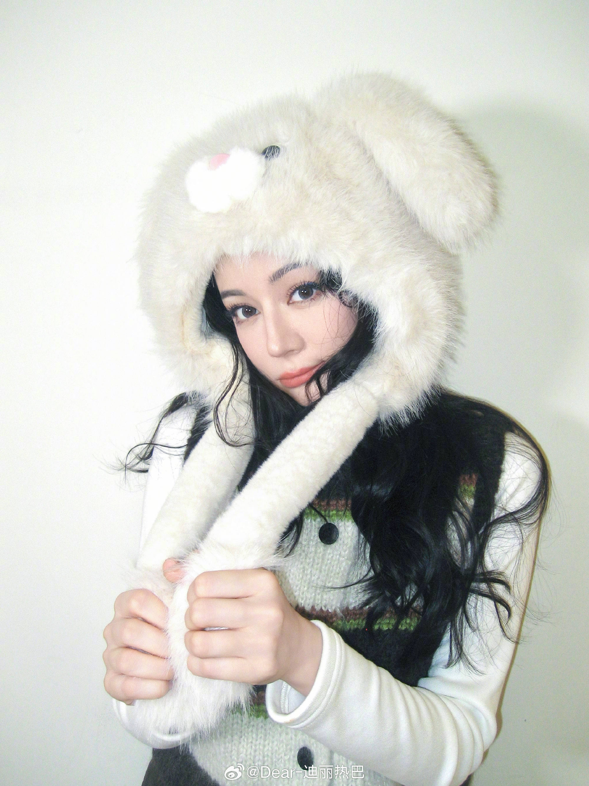 小年营业百花齐放 热巴王楚然陈都灵等晒美照送出祝福