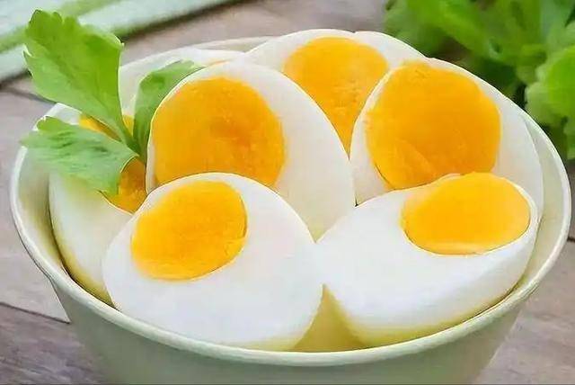 天天吃鸡蛋是错的？医生建议：49岁以后，吃鸡蛋牢记这4个关键