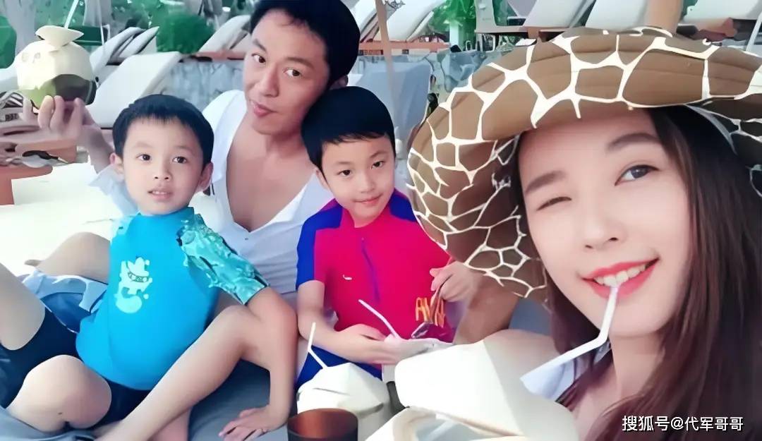 原创            64岁马景涛近况曝光！与小21岁吴佳尼离婚，如今为养2个儿子四处奔波