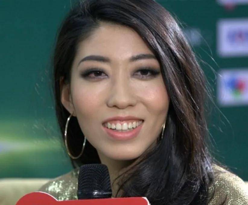 原创            曲婉婷疑似回应账号被封，晒新歌剪辑画面，强调自己正在努力处理