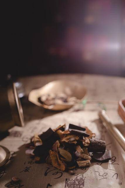 祛湿总没效？苍术厚朴不管用，试试羌活防风打开玄府，湿邪立排