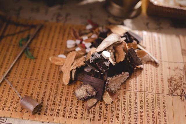 男人补精气血不用愁！四味中药煮水喝，精足气壮神更全