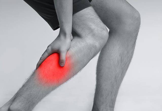 脚上的血管堵了，走路腿疼？医生提醒：这次一定要下决心戒烟