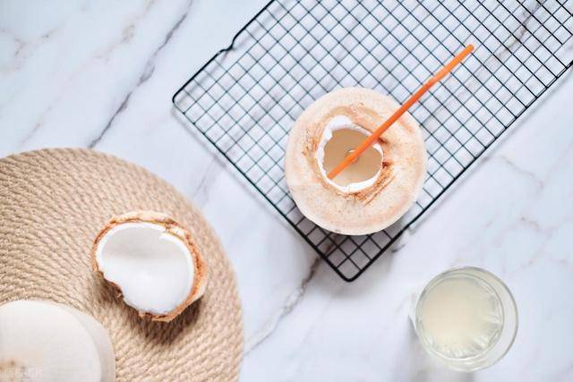 酒后头疼难忍？试试这些饮品，舒缓不适效果不错