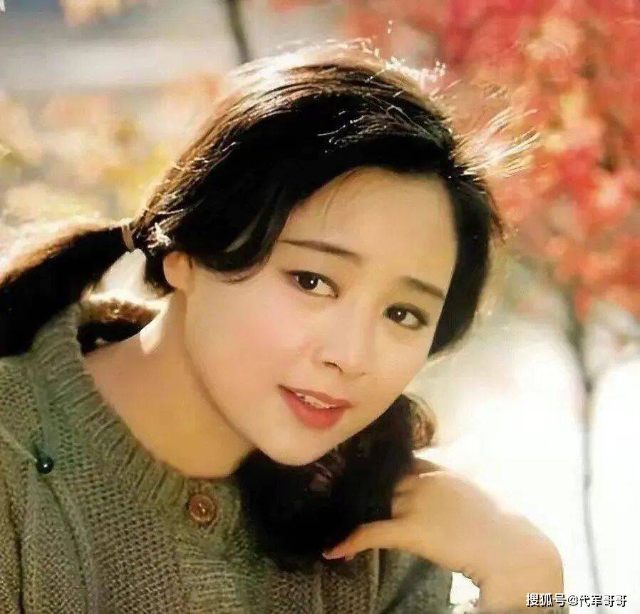 原创            68岁张瑜近况曝光！当红时离婚移居美国，如今单身无儿无女让人唏嘘