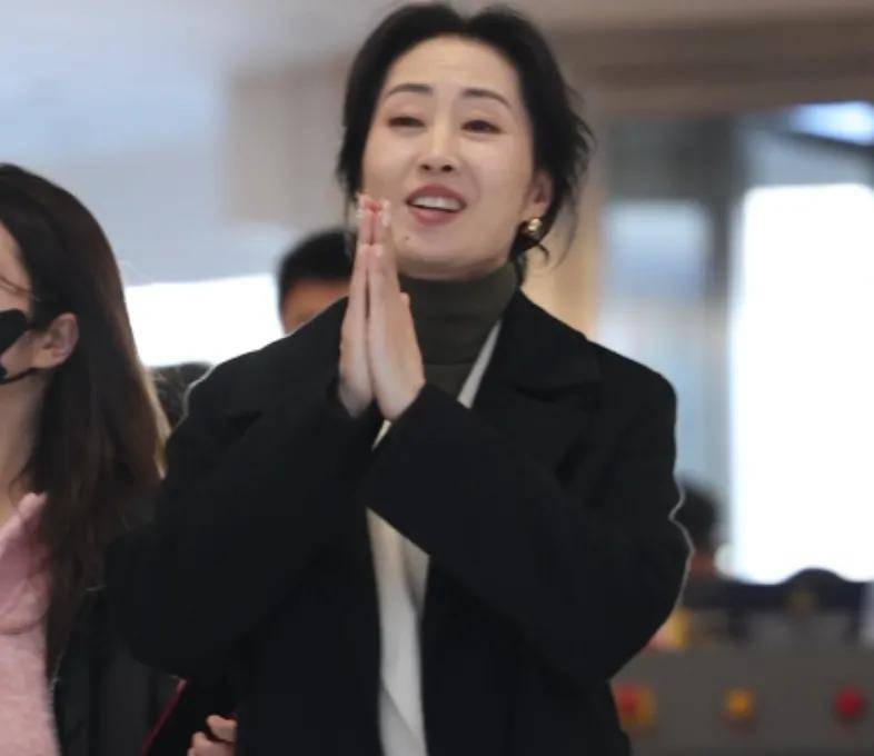 原创            春晚备播联排路透！刘敏涛积极饭撒互动，周慧敏一个人带4个助理