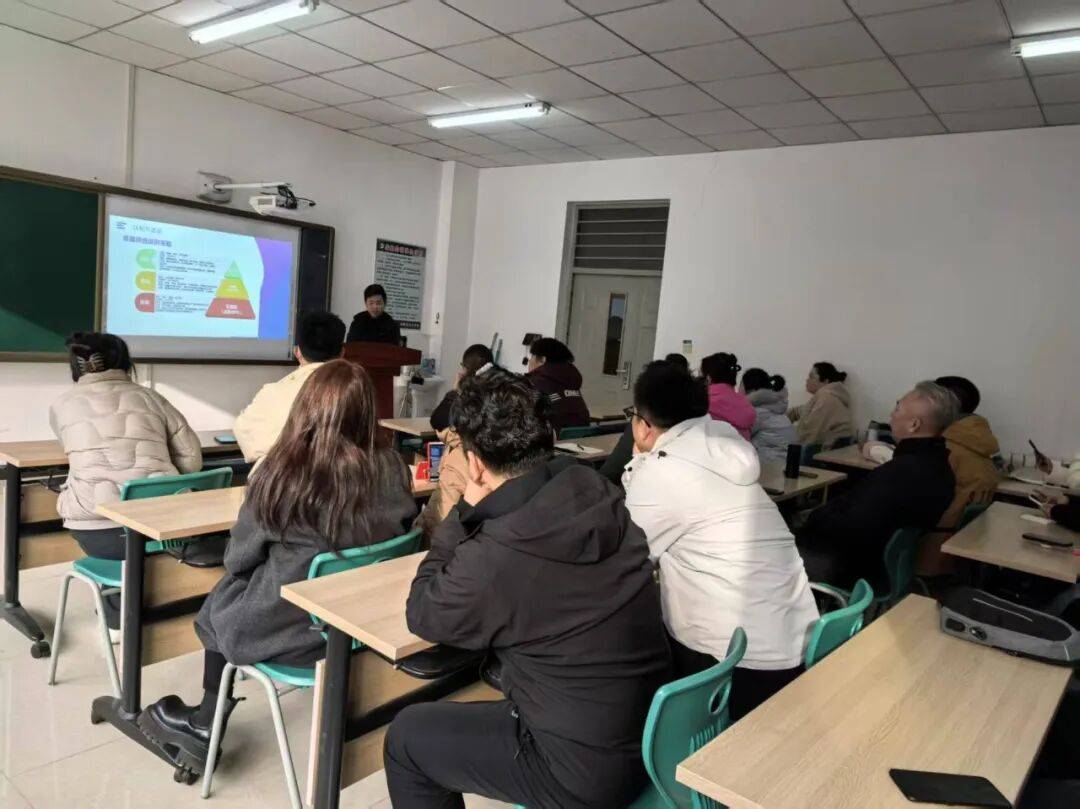 阜新市首期玛瑙电商人才培训班开班