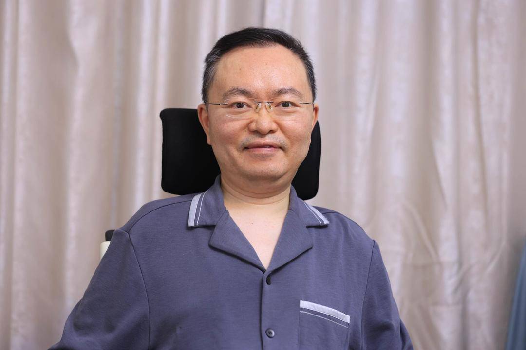 蔡磊“抗冻”第七年：完全失语，“每天吃饭喝水都像战斗”