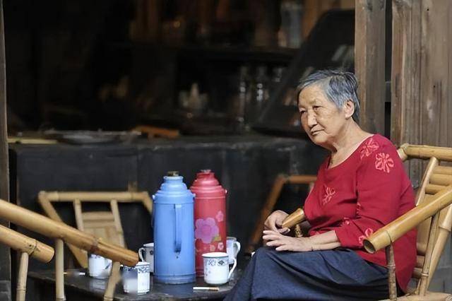 茶叶是血糖杀手？医生含泪提醒：若想血糖正常，这5种茶别多喝