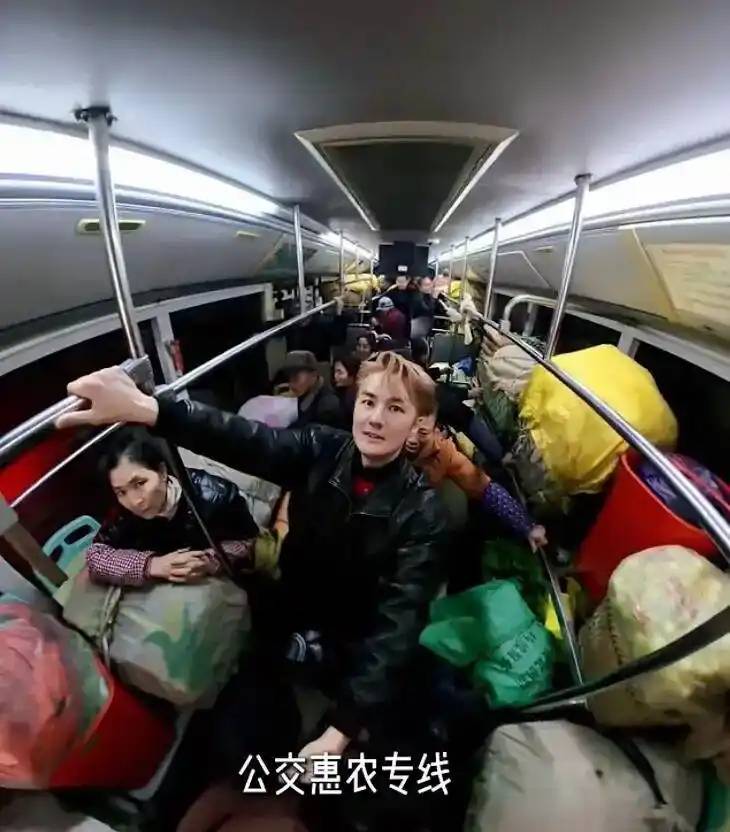 吴克群变身“吴克穷”！在贵州贵阳谷定村主持“蔬菜拍卖会”