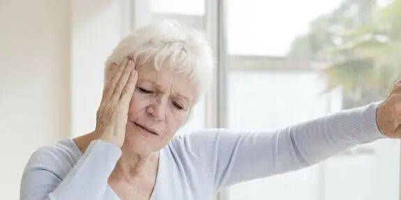 警惕！晚上睡觉出现这4个迹象，说明你的身体血脂偏高！