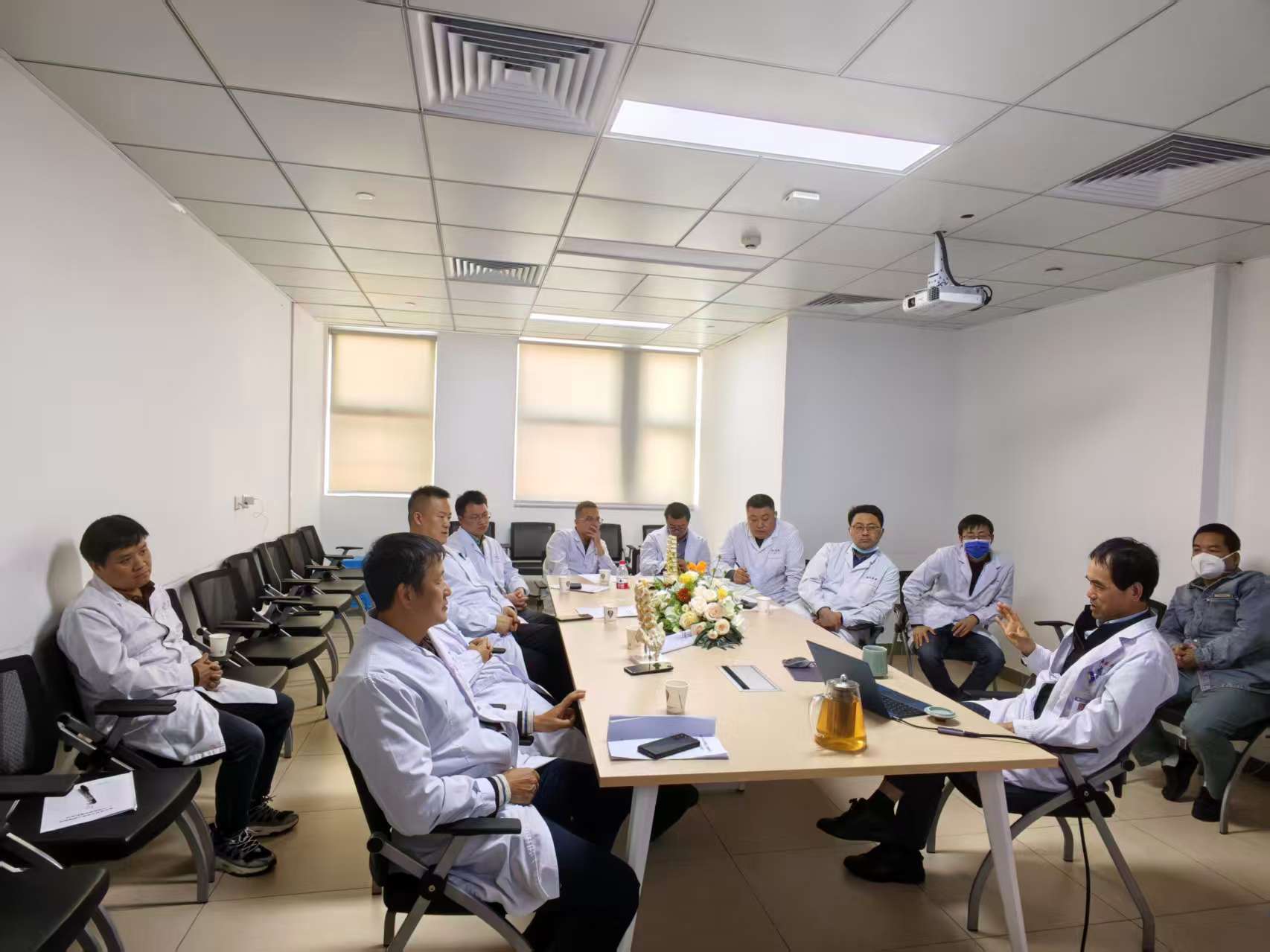 腰椎间盘突出治疗方案解析：微创技术与传统方式对比