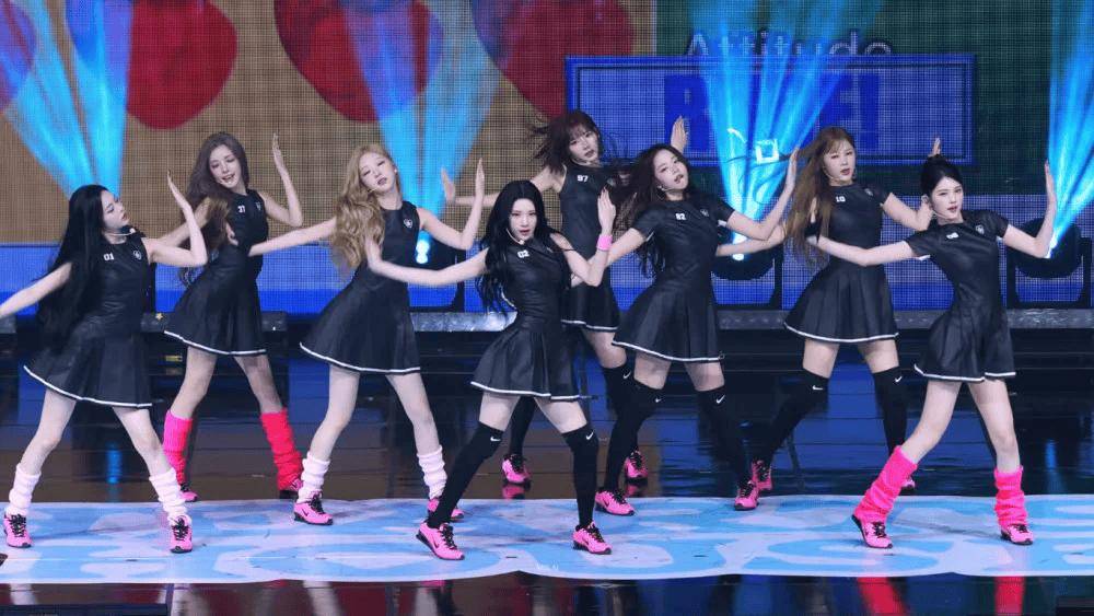 六代女团再现刀群舞，网友感叹：让人联想到少女时代！