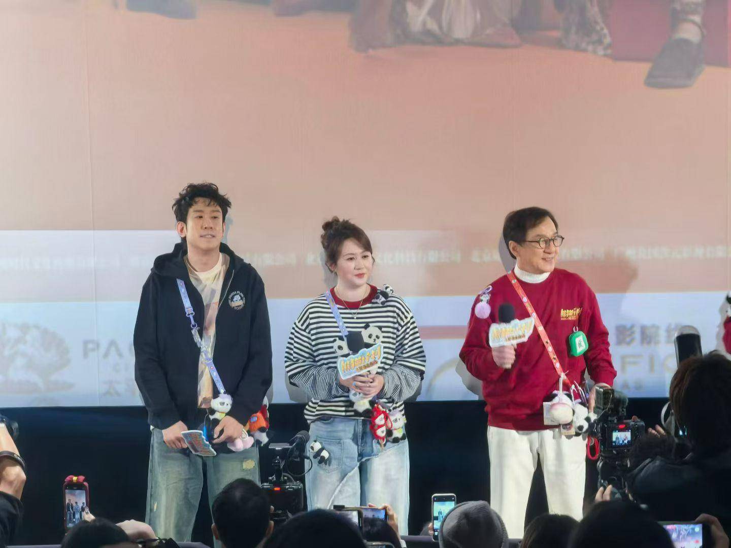 大年初一，成龙、马丽带新片来成都路演：全世界观众都喜欢熊猫