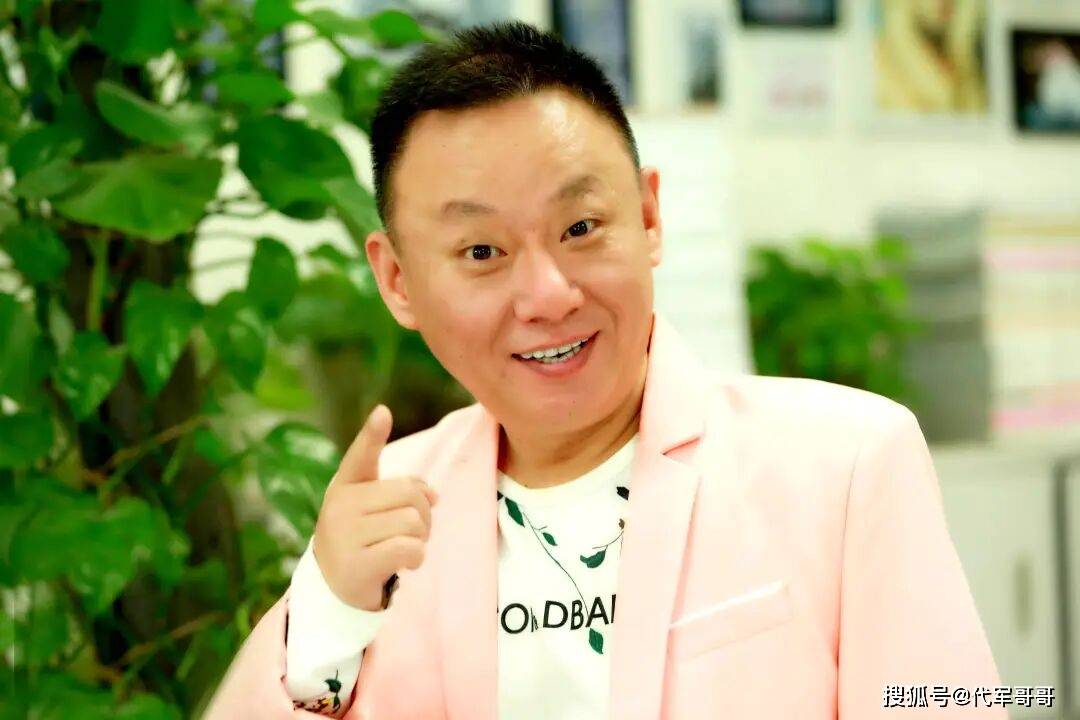 原创            57岁邵峰近况曝光！为救身患重症的妻子倾尽家产，如今拼命赚钱还债