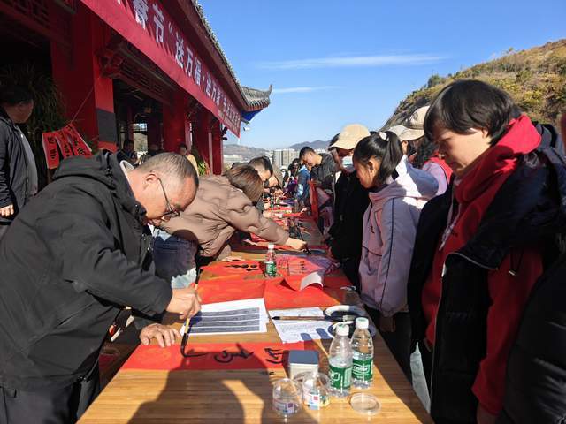 会东县多部门携手开展春节“送万福，进万家”书法公益活动