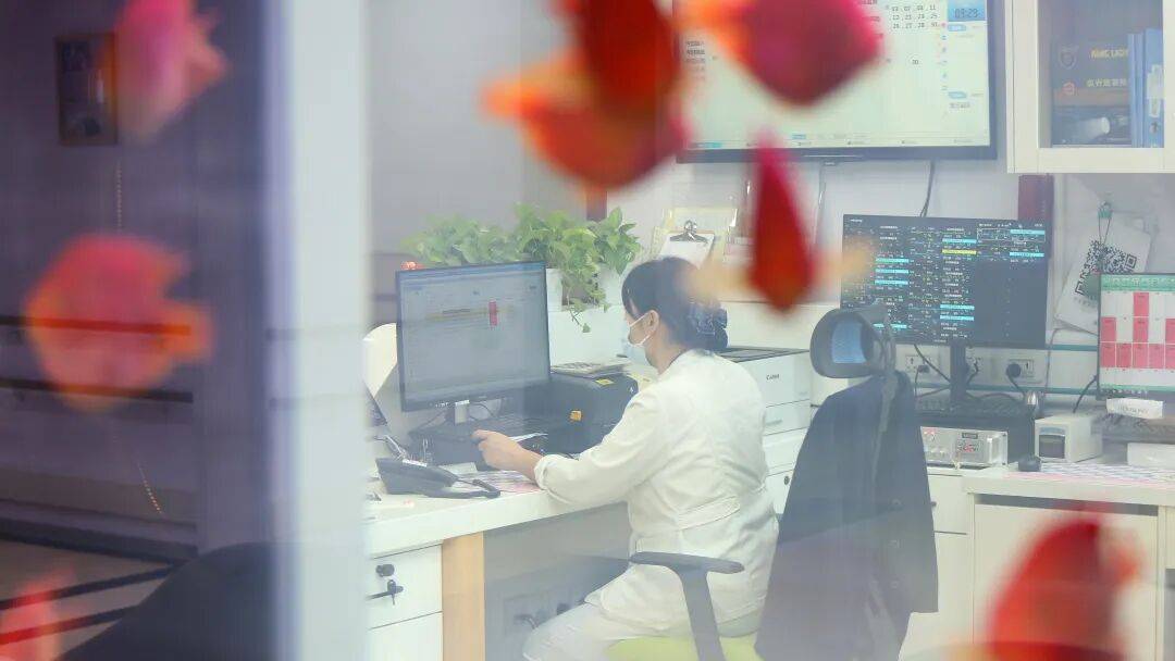 大年初一的“纸上勋章”！三幅素描定格北京老年医院安宁疗护温暖瞬间 | 首都除夕护卫健康