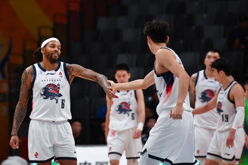 CBA俱乐部杯-琼斯首秀17+14 山东末节发力擒广厦获第3