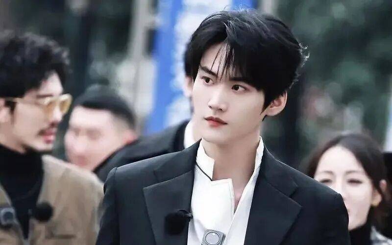 【2026.2.20】被爆车祸的女艺人的鼻子总出问题？春晚基本上都不开麦？周柯宇在嘉行签了多少年？《镖人》目前的票房能回本了？