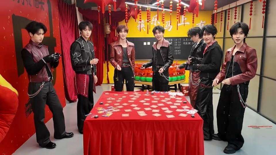 原创            时代少年团被唐国强点名！过年第一天狂上热搜，第十天却遭前辈批评