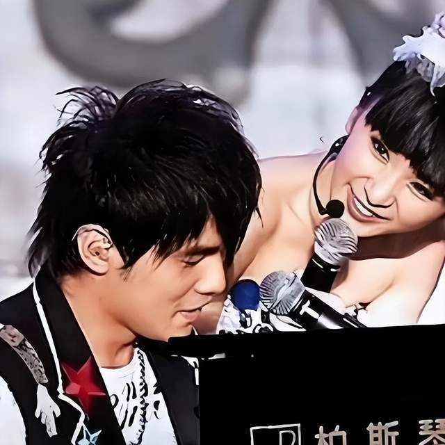 原创            周杰伦田馥甄是啥梗？英伦同游是误会，还是全网最执着的CP脑补？