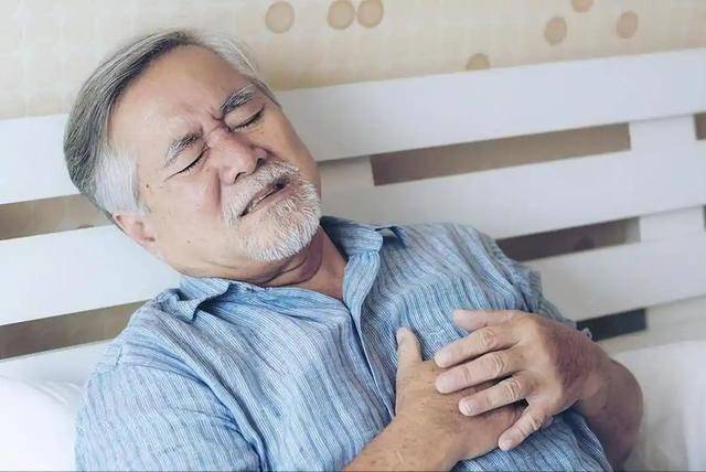 数名院士呼吁糖尿病患者停止食用，比吃糖还粘血管，趁早撤下餐桌