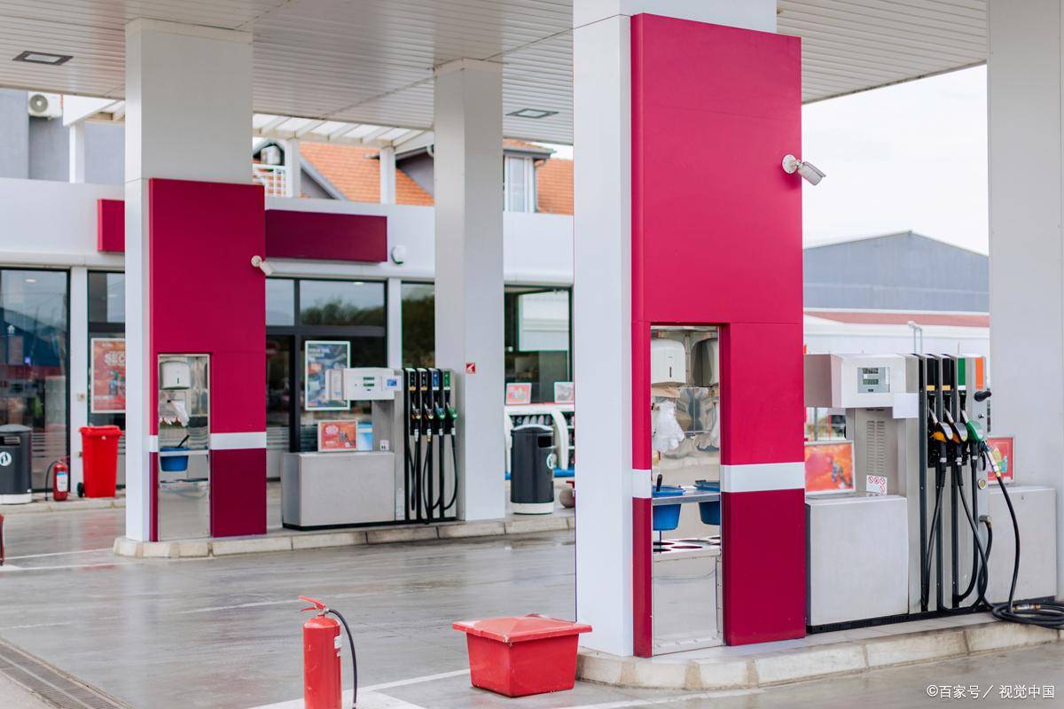 油价大跌！92号汽油每升暴跌1.52元？26年油价180°大反转！下次调价2月24日：92、95号汽油报价！蛋价一夜大跌？每斤跌1块！深陷泥潭！