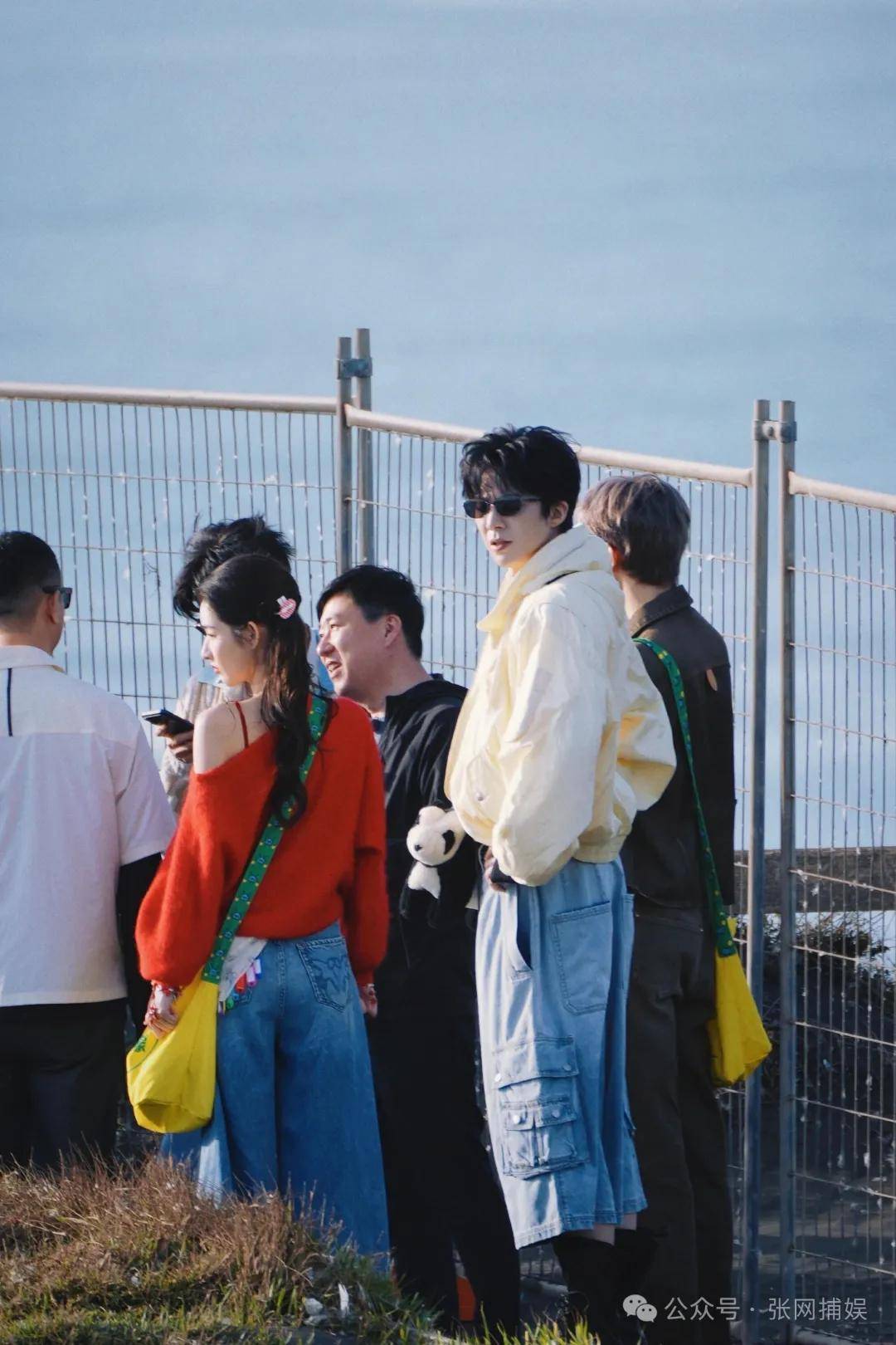 原创            刘宇宁新西兰封神路透！霸总秒变奶黄包，190cm反差萌杀疯全网！